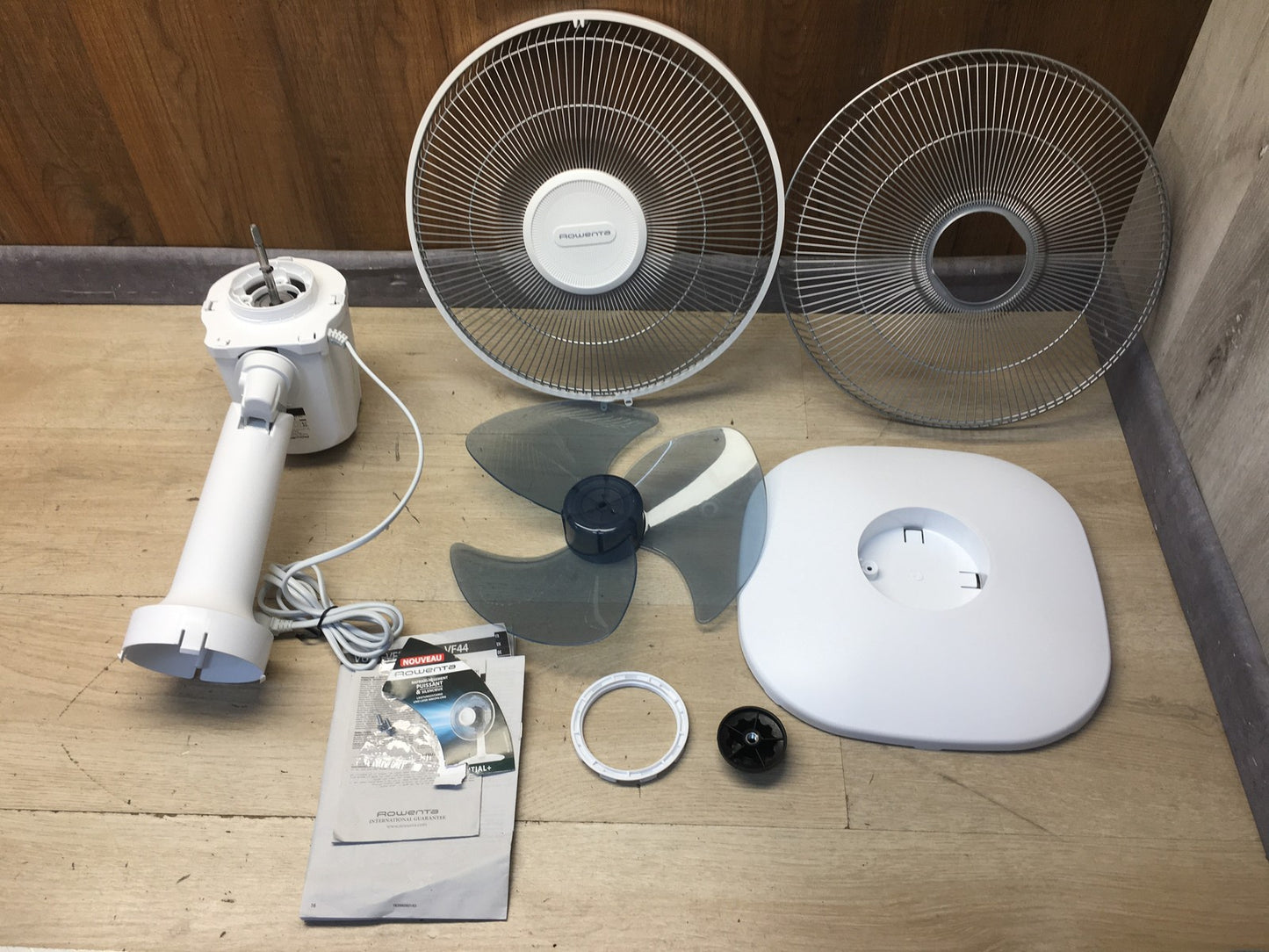 Rowenta Essential VU2330 Tischventilator mit 3 Geschwindigkeitsstufen, I39135