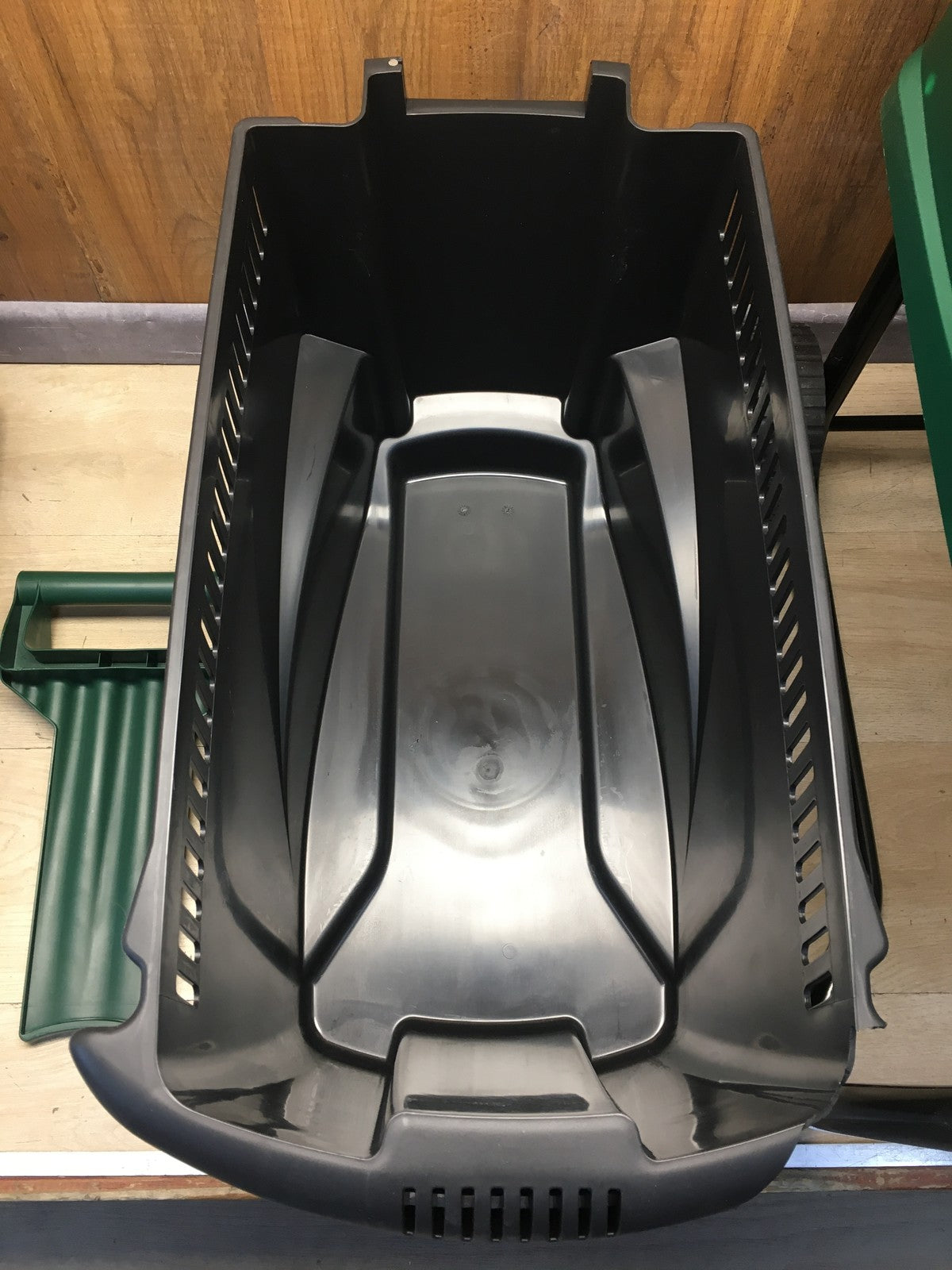 Bosch Leisehäcksler AXT 25 D, 2.500 W, für Hartholz und Dornensträucher, I38270