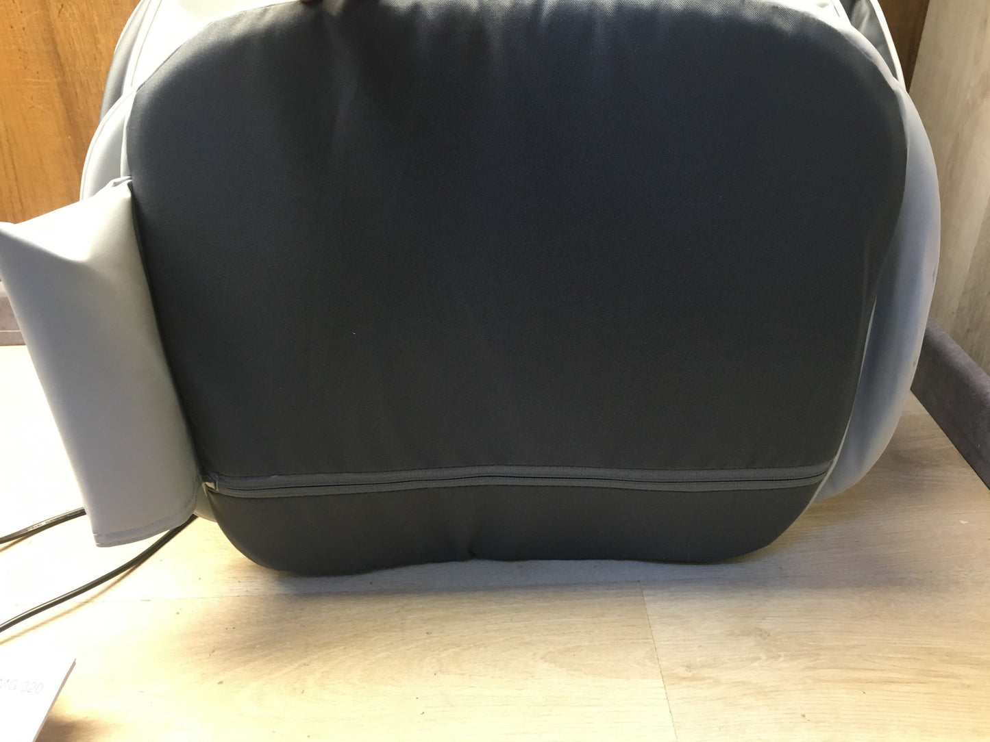 Beurer MG 320 Massagesitzauflage, für Rücken, Nacken, Oberschenkel, I36634