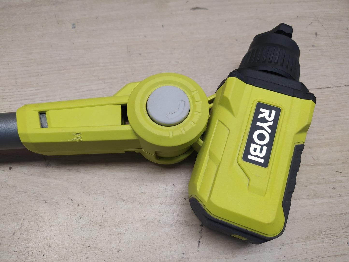 RYOBI 18 V ONE+ Akku-Reinigungsbürste R18TPS SOLO, I37359