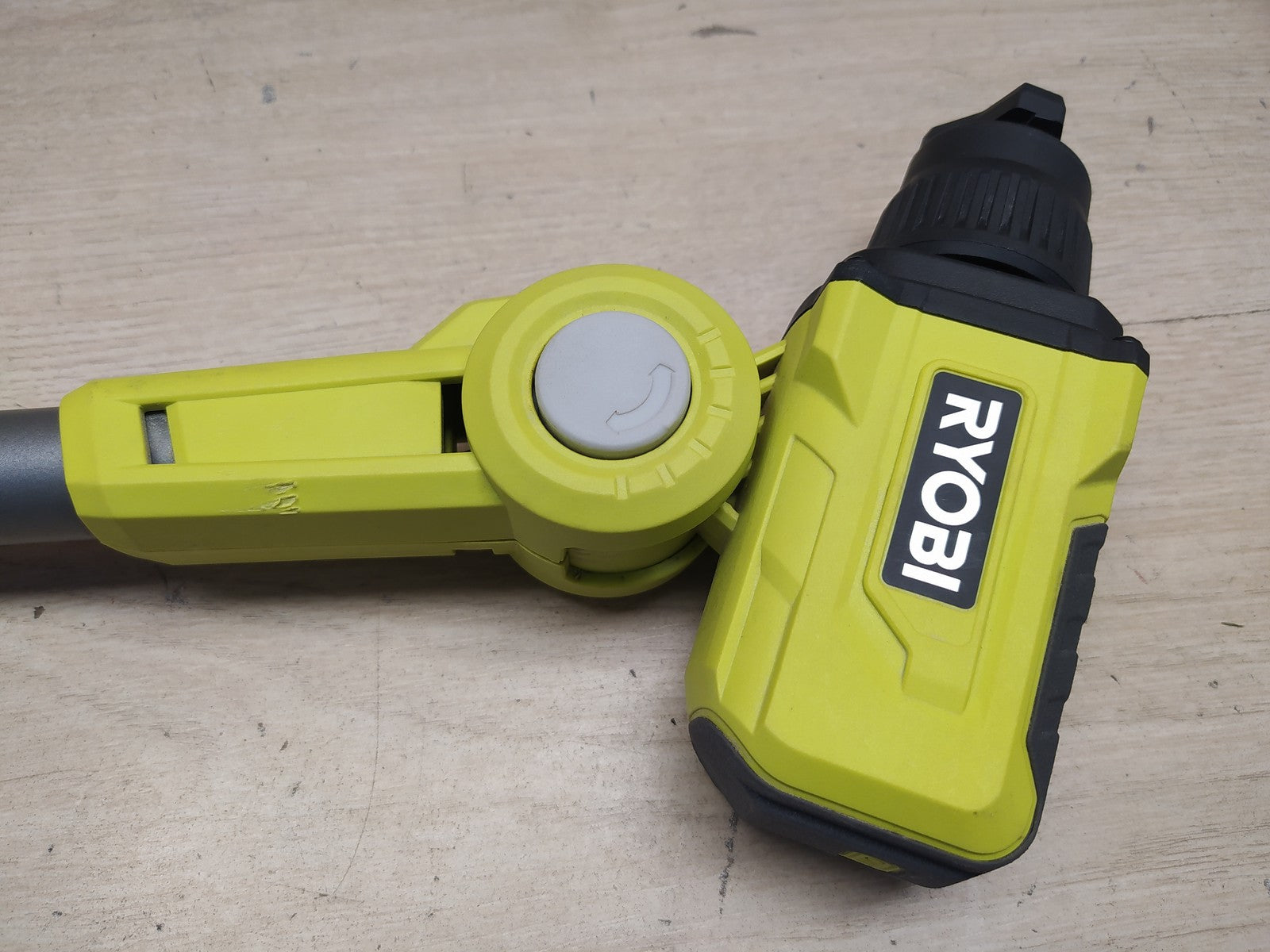 RYOBI 18 V ONE+ Akku-Reinigungsbürste R18TPS SOLO, I37359