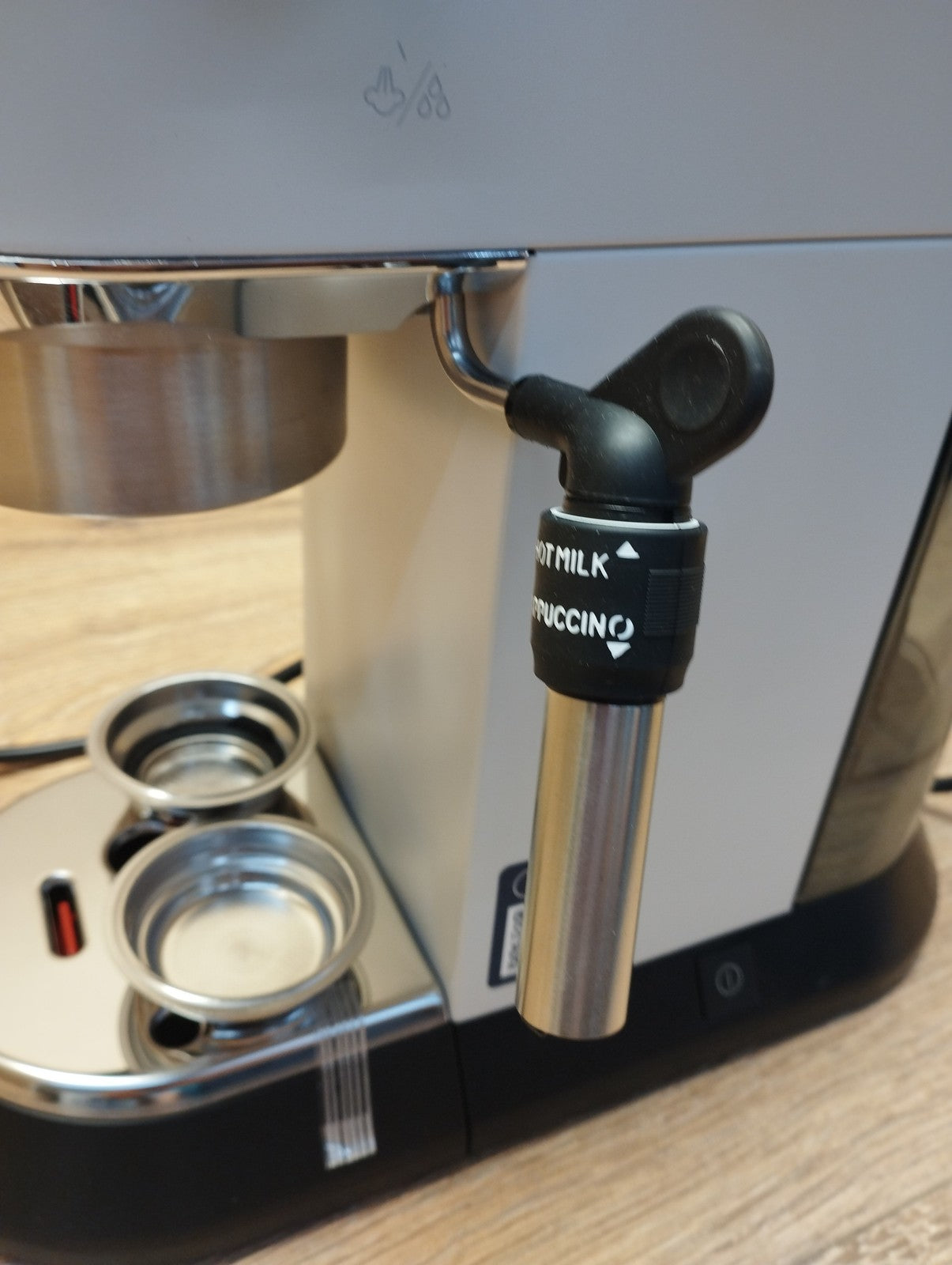 De'Longhi EC 685.W Kaffeemaschine, 1350W, weiß, I39563