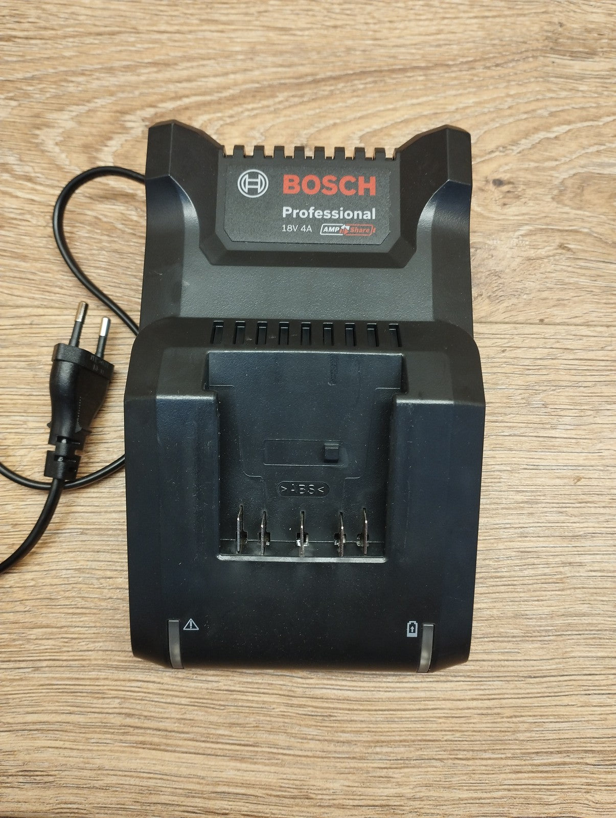 Bosch Professional Starterset 2x4.0Ah Akku + Ladegerät GAL 18V-40, I39906