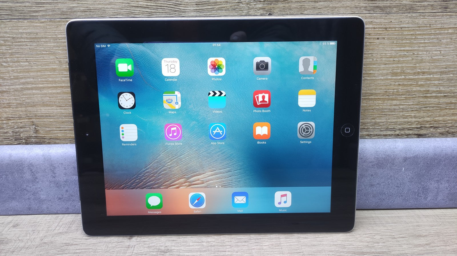 Apple iPad 3 Tablet 9.7" 16GB Cellular + WiFi Black (MD366FD/A)