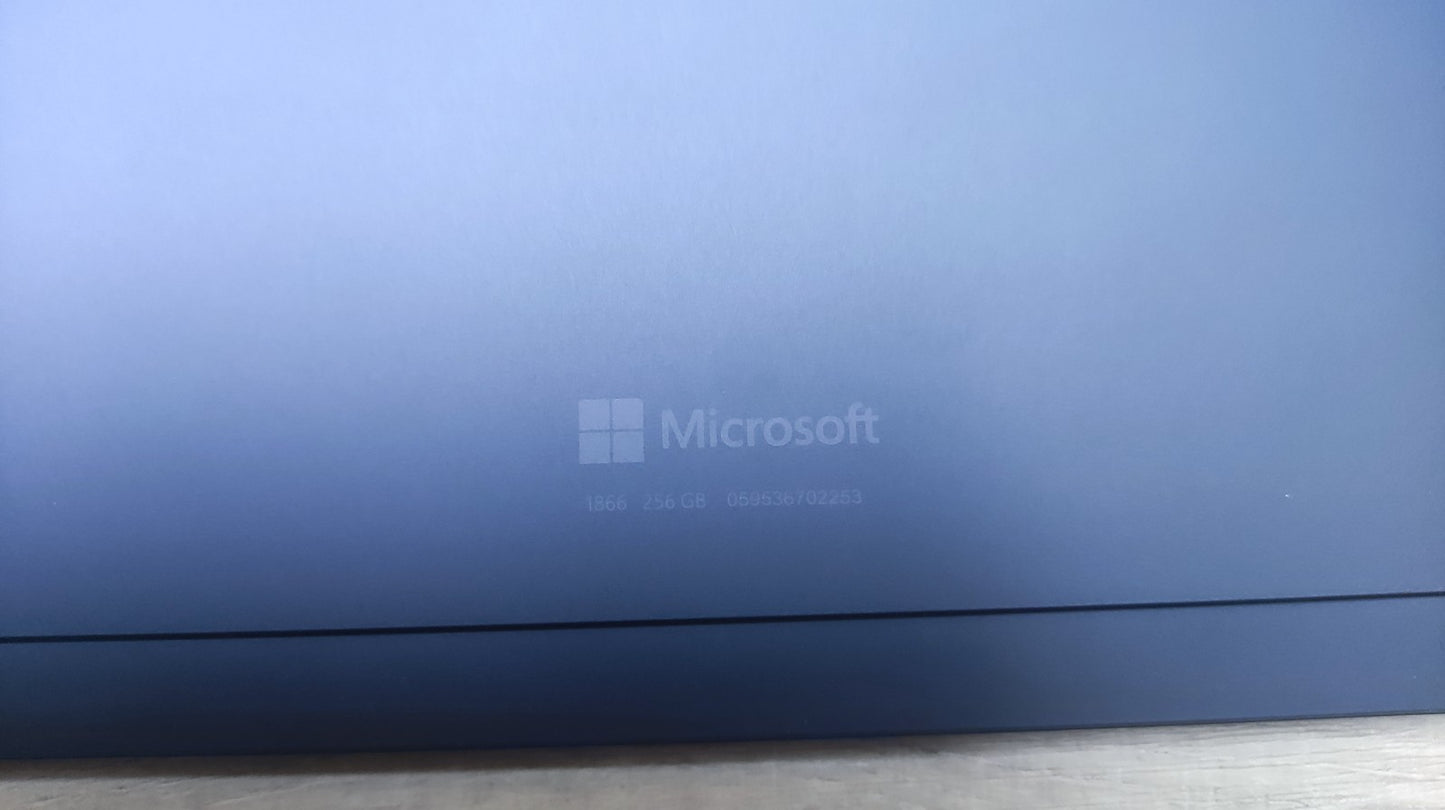 Microsoft Surface Pro 7 Tablet 12.3" 2736x1824 Intel i5 8GB 256GB GLASBRUCH