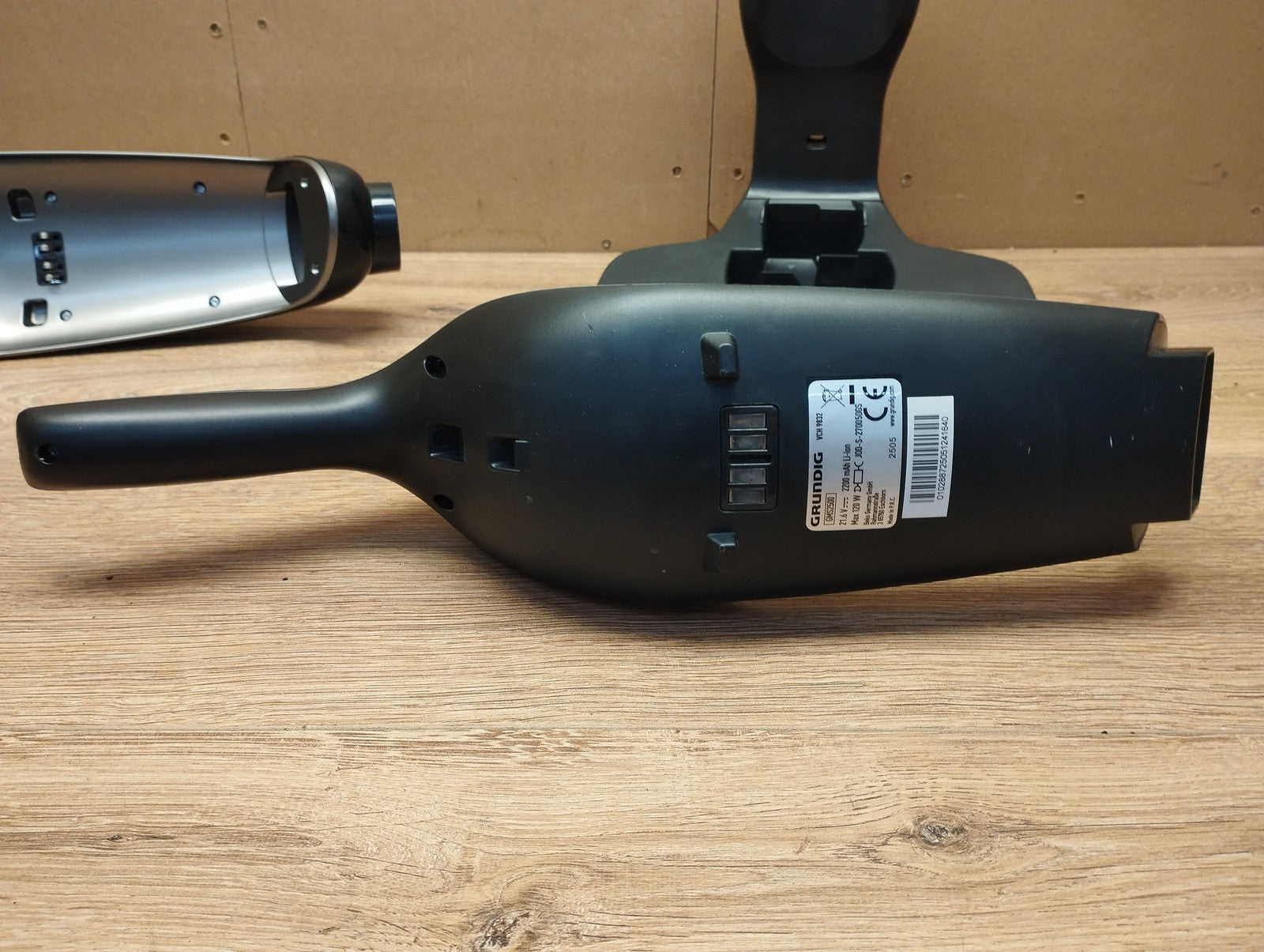 Grundig GMS2500 2 in 1 Akku-Stab-/Handstaubsauger VCH 9832, I39577