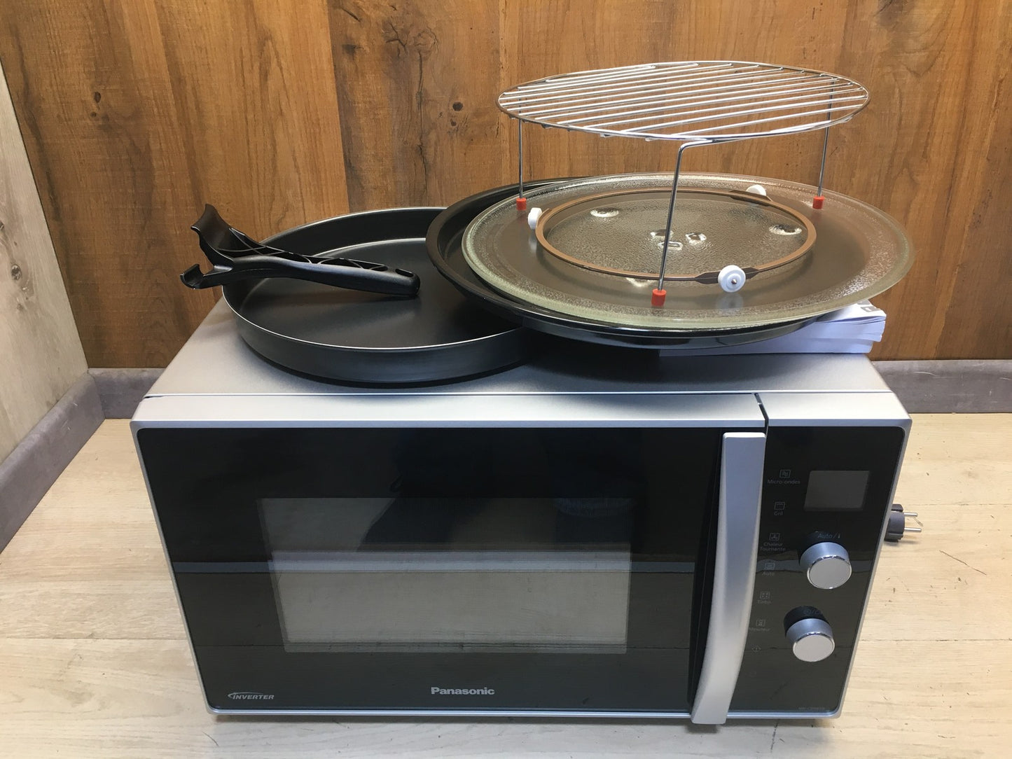 Panasonic NN-CD565B Mikrowelle 27L, Grill 1300W, Mikrowelle 1000W, I38277