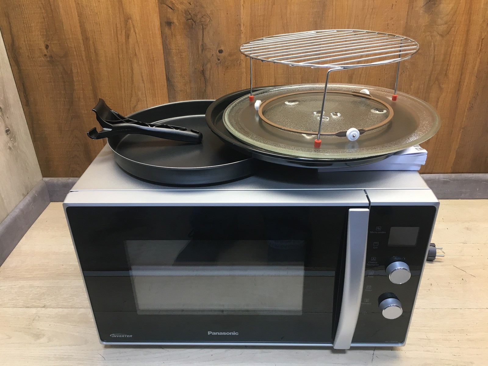 Panasonic NN-CD565B Mikrowelle 27L, Grill 1300W, Mikrowelle 1000W, I38277