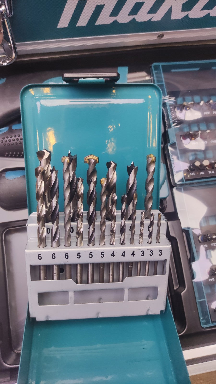 Makita DHP482RFX9 Schlagbohrschrauber 18V, mit Zubehörset, I37444