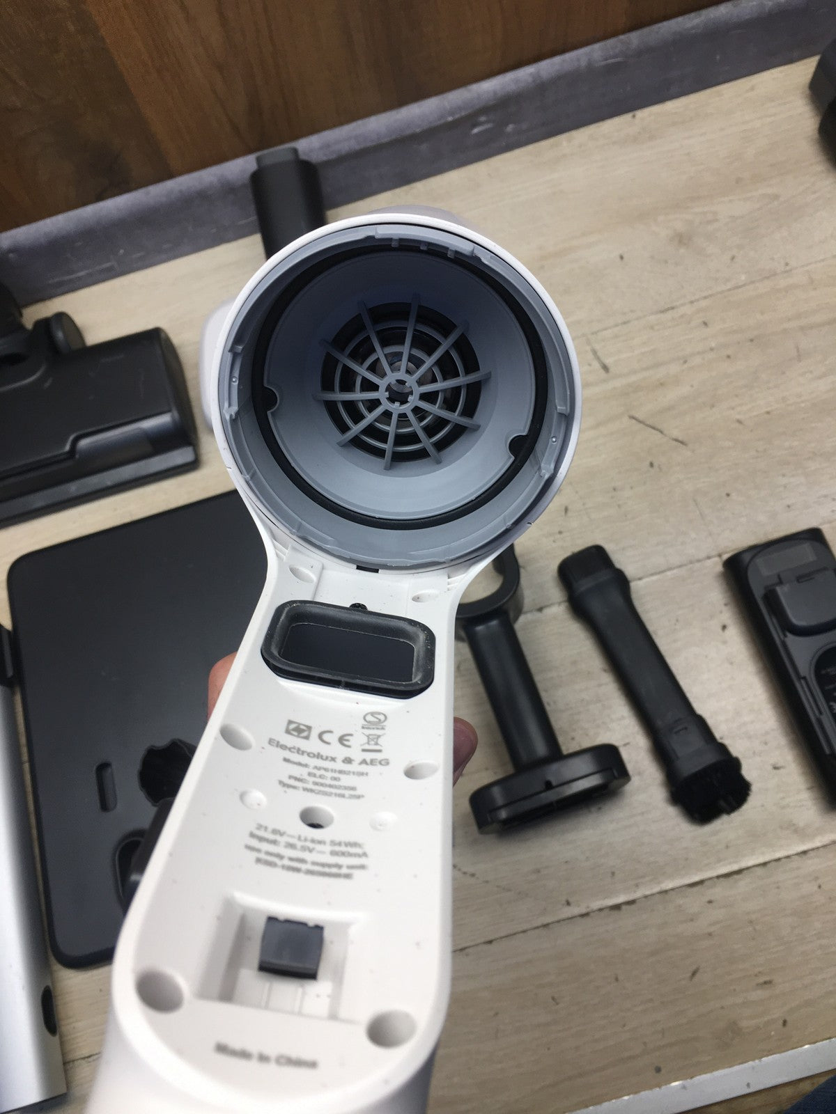 AEG Serie 6000 Akku‑Staubsauger AP61HB21SH, I39477