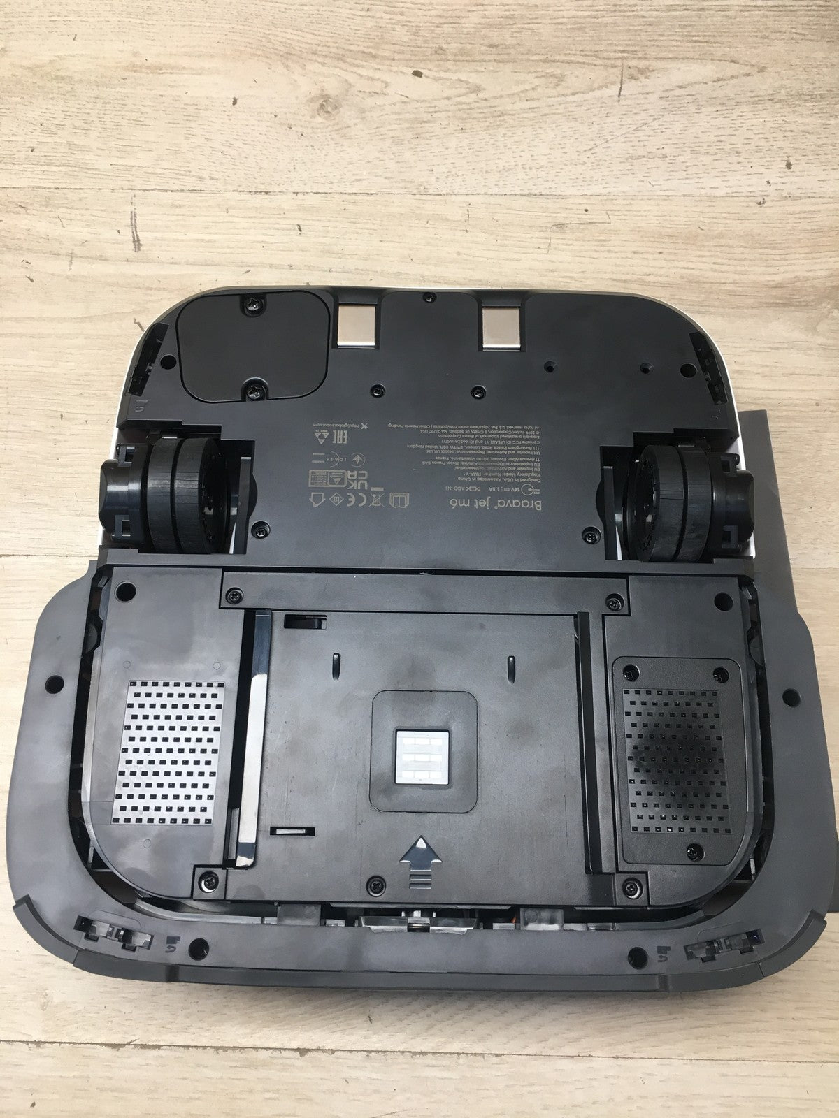 iRobot Braava Jet M6 Wischroboter mit Präzisions-Sprühstrahl RMA-Y1, I36461