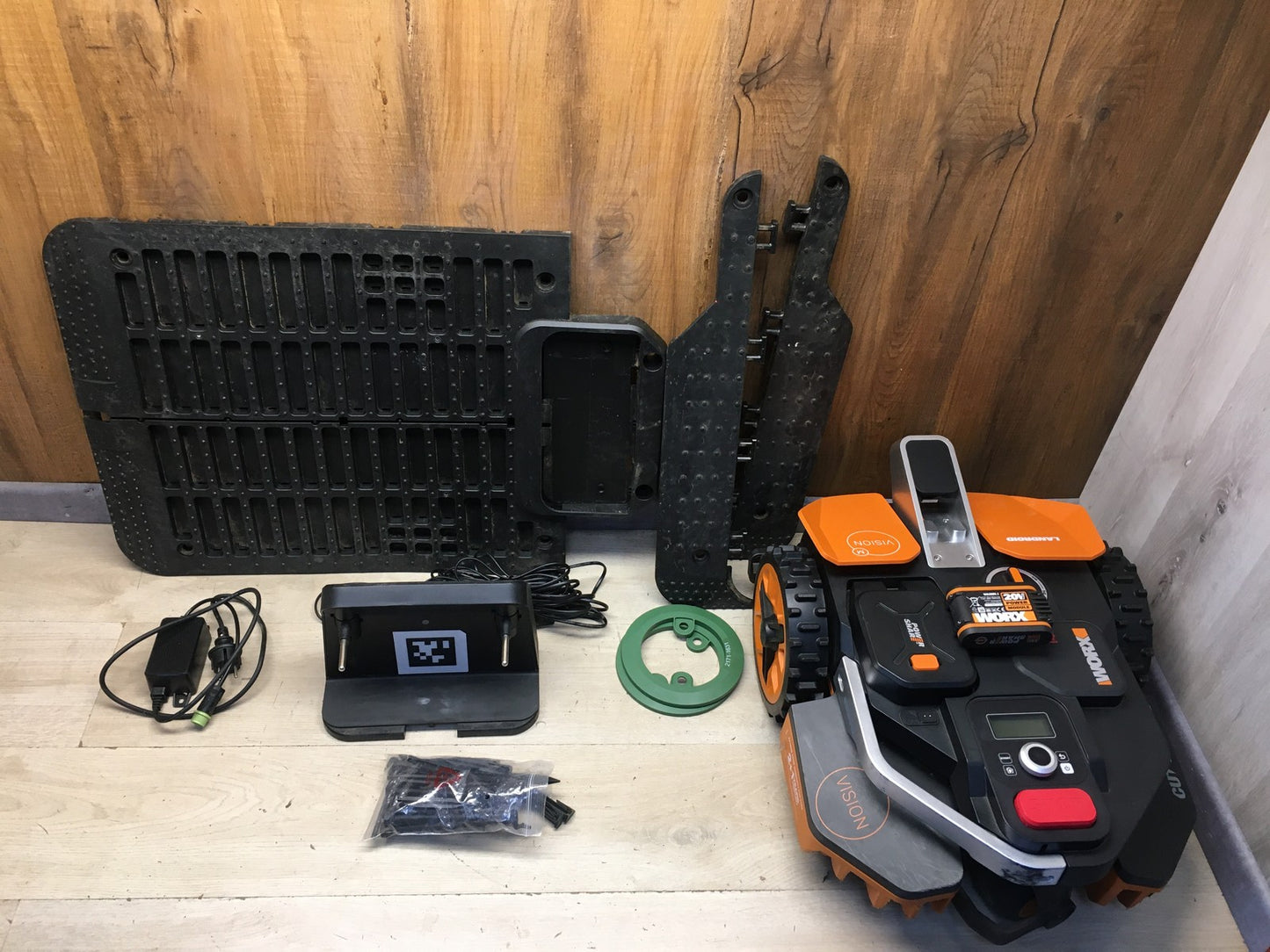 WORX Landroid Vision M600 Mähroboter ohne Begrenzungskabel WR206E, I38404