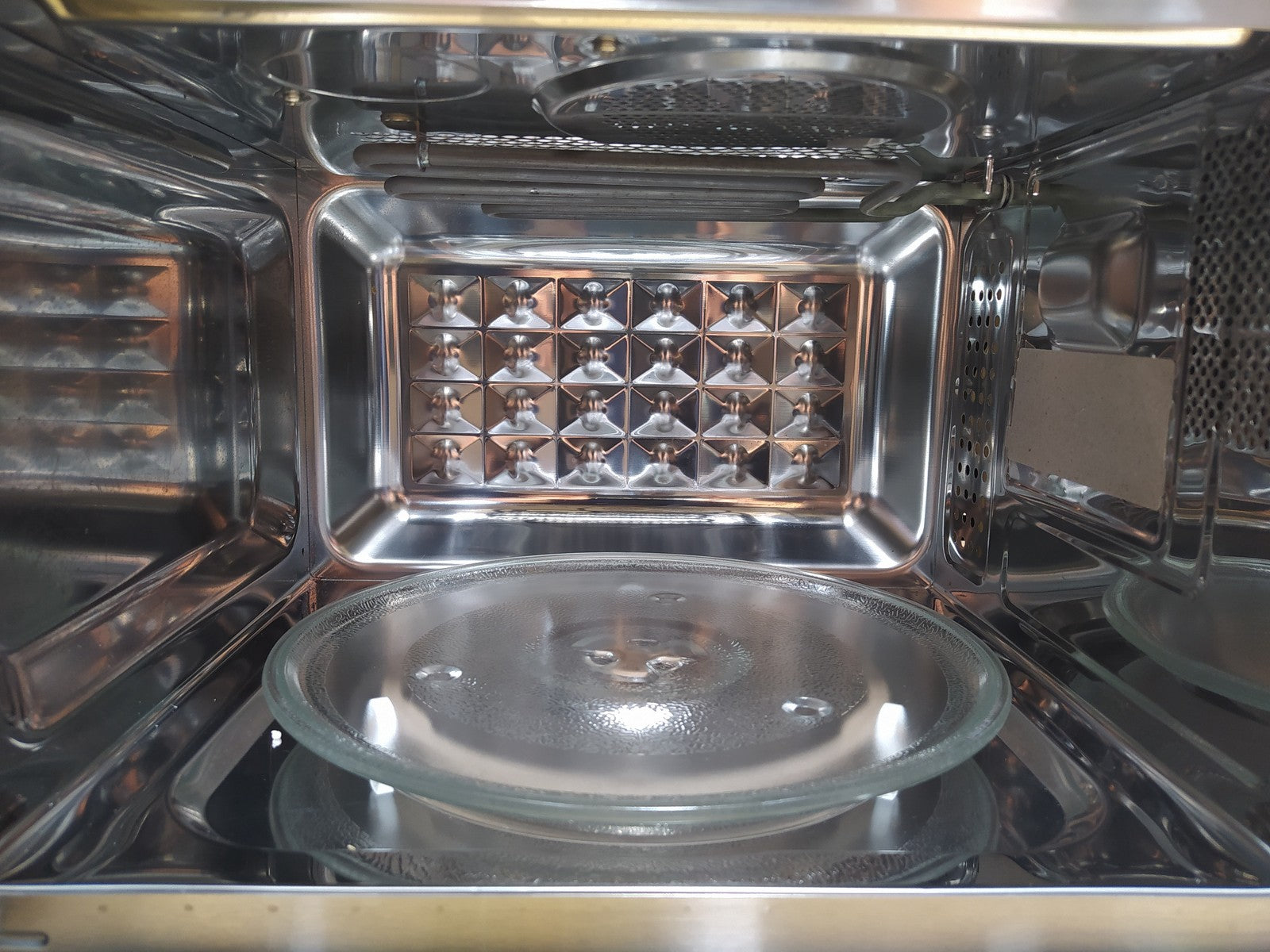 Bomann MWG 3001 H EB Einbaumikrowelle mit Grill und Heißluft, 25L, 900W, I38706