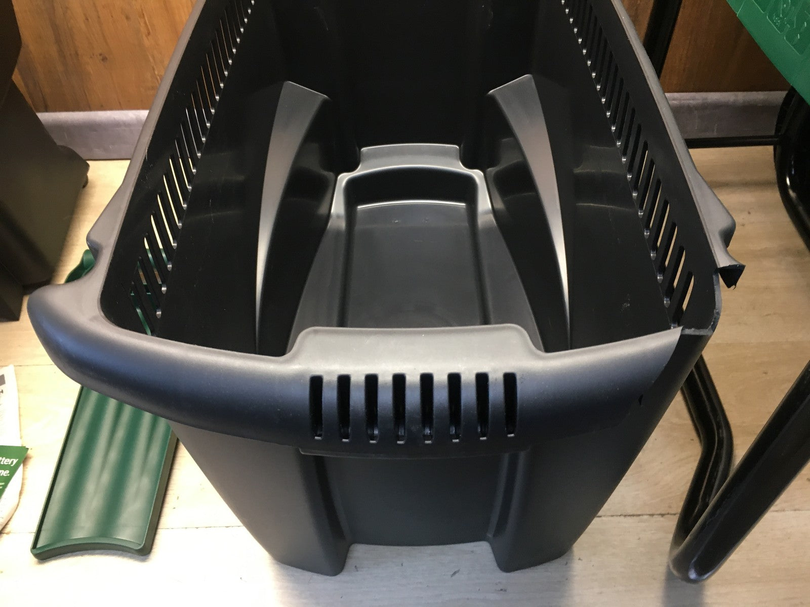 Bosch Leisehäcksler AXT 25 D, 2.500 W, für Hartholz und Dornensträucher, I38270