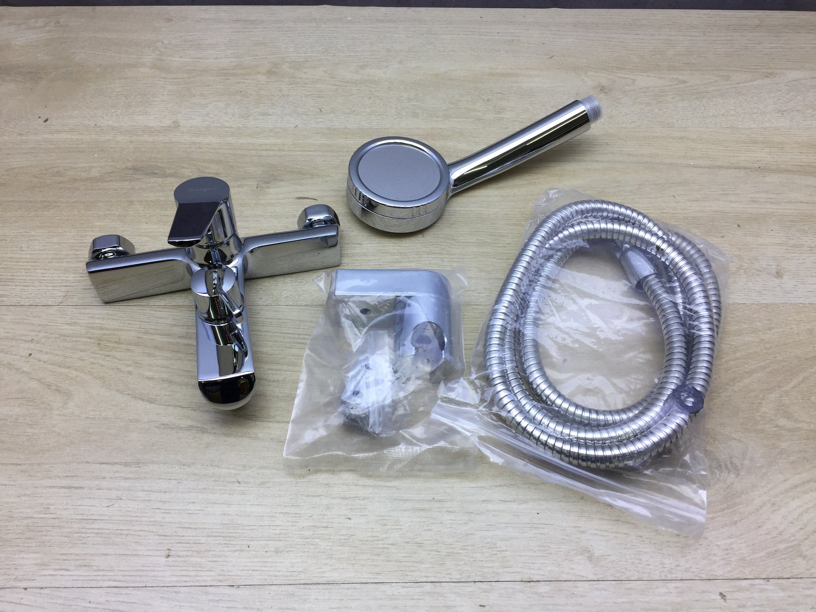 Ibergrif Arial M13026 Badewannenbatterie mit Duschkopf Set, I19307