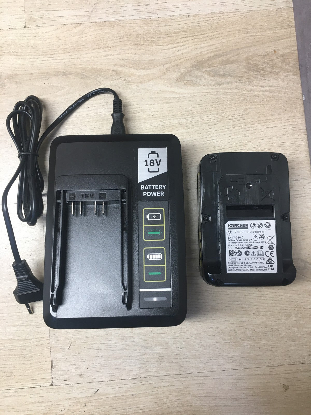 Kärcher Starter Kit 18 V / 2,5 Ah, Akku mit Schnellladegerät, I41052