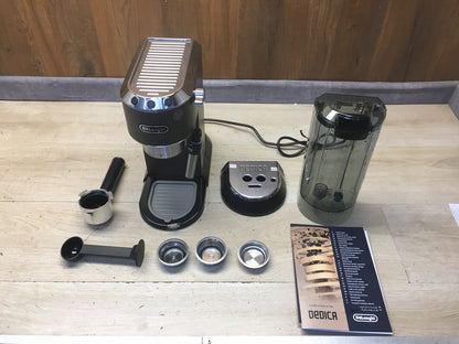 De'Longhi EC685.BK Espressomaschine mit Milchaufschäumer, I39727