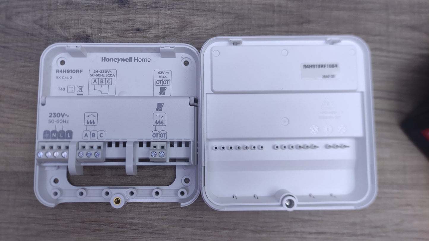 Honeywell Lyric T6R Wi-Fi Raumthermostat mit Empfängerbox, Tischhalter, I38687