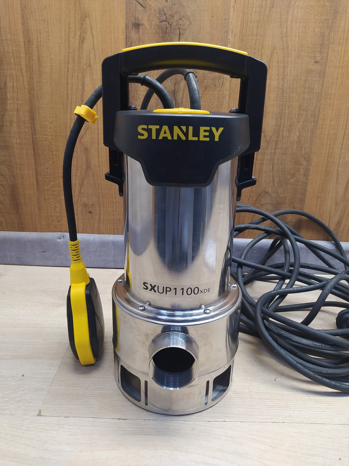 Stanley SXUP1100XDE Tauchpumpe für Schmutzwasser (1100 W, 16.500 l/h), I36493