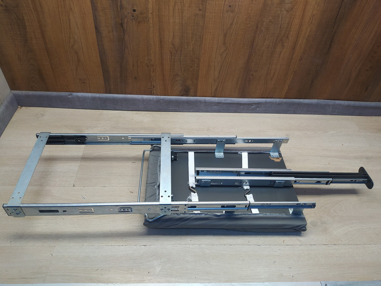 Emuca Bügelbrett für Möbel klappbar, gedämpftes System, 890x300mm, I36863