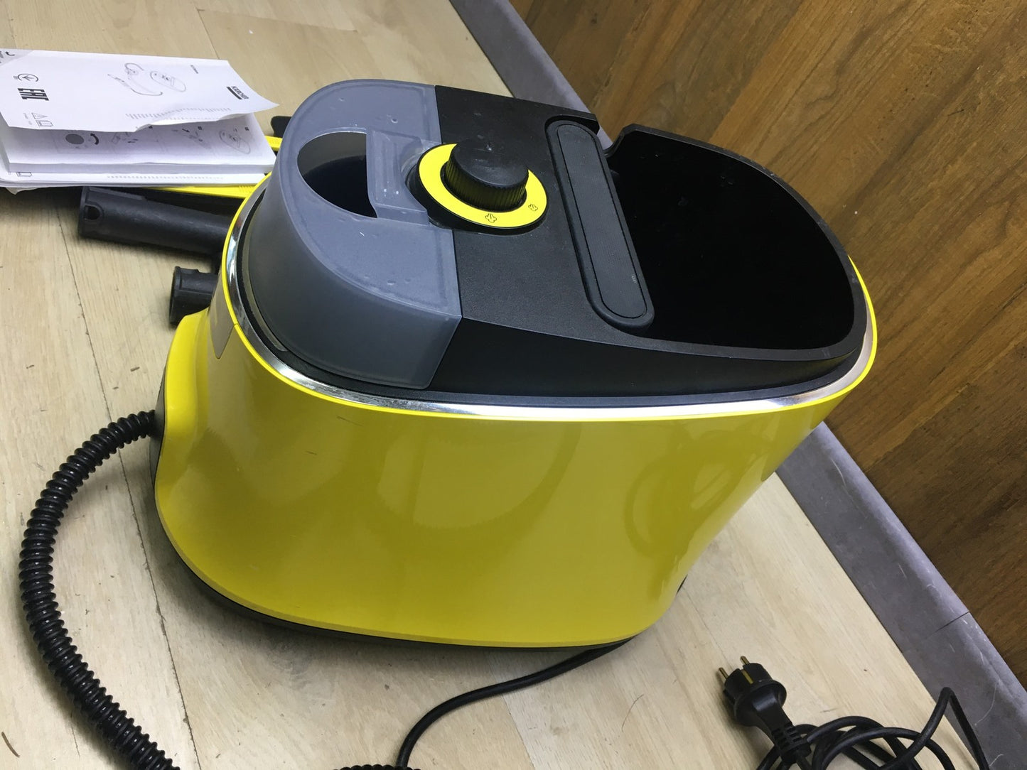 Kärcher SC 4 Deluxe Dampfreiniger (1.513-260.0), Dampfbesen, 2200W, I35225