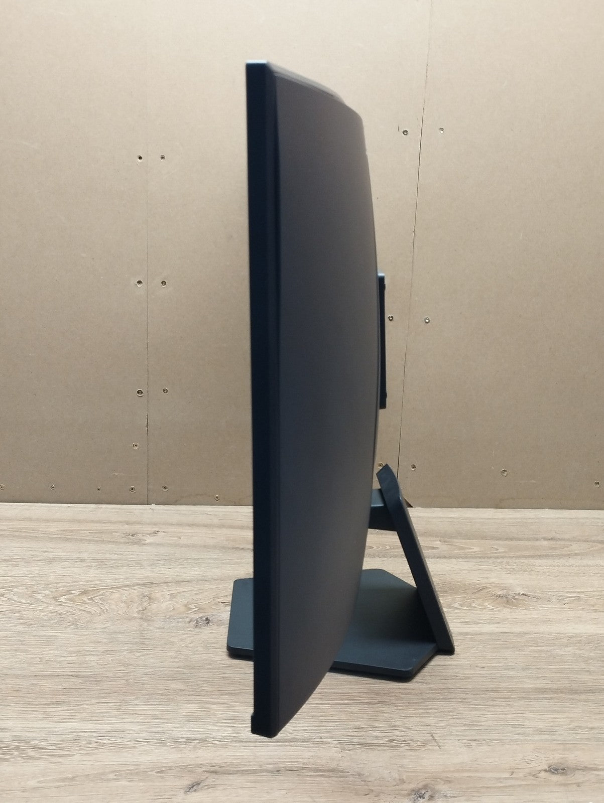 LG UltraGear GS6 32GS60QC-B Monitor 31.5" WQHD 2560x1440 AMD FreeSync 180Hz 1ms