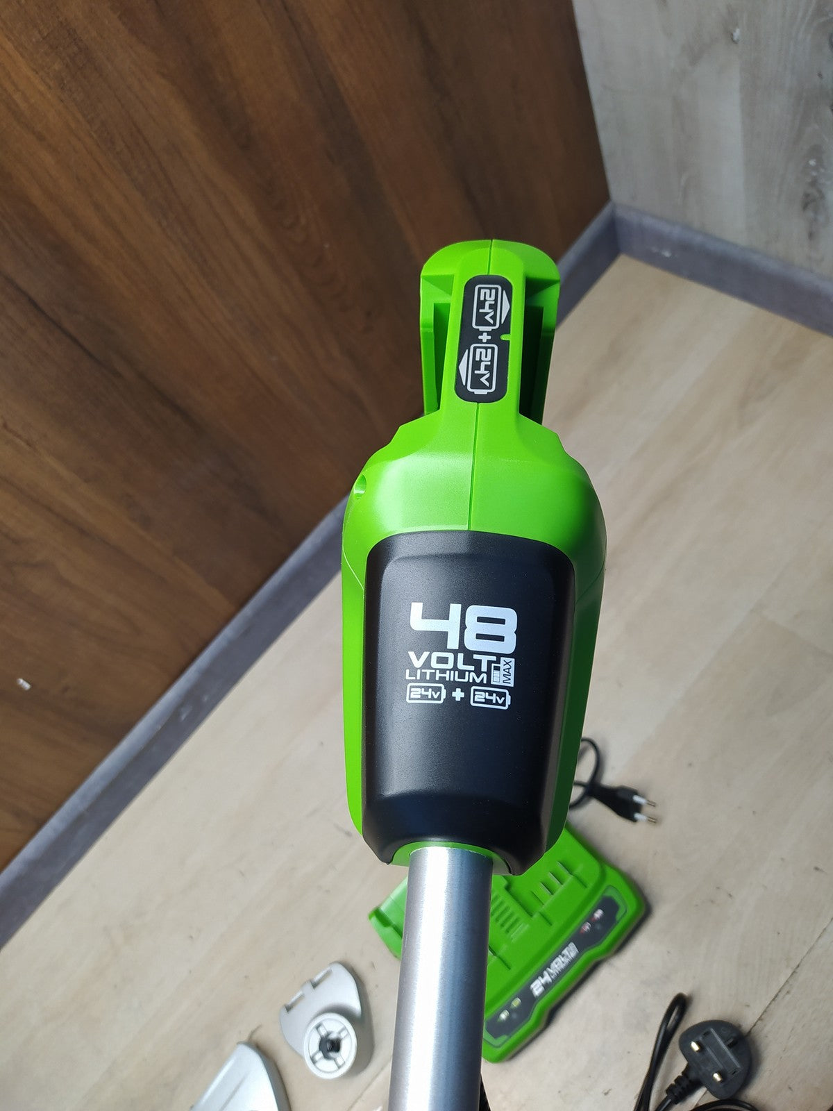 Greenworks Akku-Freischneider GD24X2BCB, ohne Akkus, mit Ladegerät, I38001