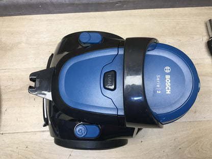Bosch Serie 2 Staubsauger beutellos BGC05A220A, 700W, I39736