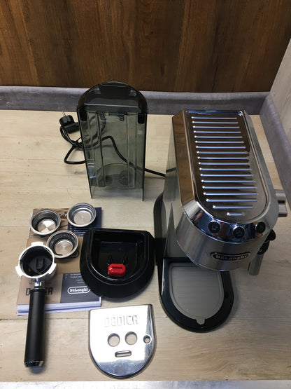De'Longhi EC685.M Espressomaschine mit Milchaufschäumer, 1350W, I36306