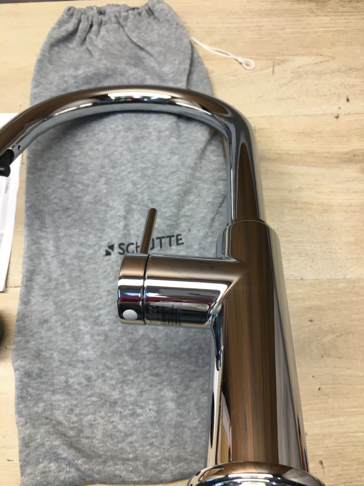 SCHÜTTE 79516 Blackpool Küchenarmatur mit ausziehbarer Brause, Wasserhahn I39933