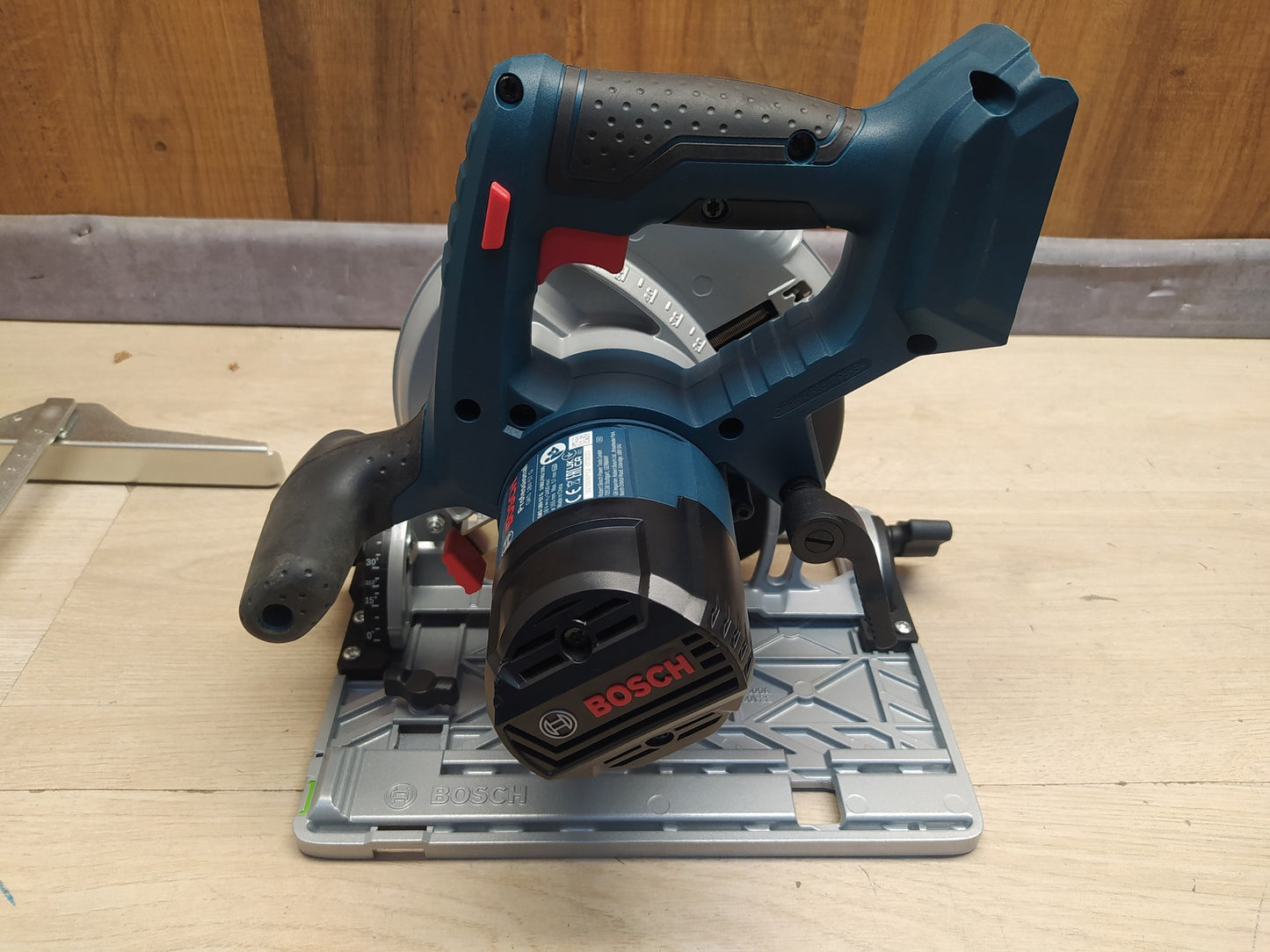 Bosch Professional Akku-Kreissäge GKS 18V-57 G SOLO, I36824