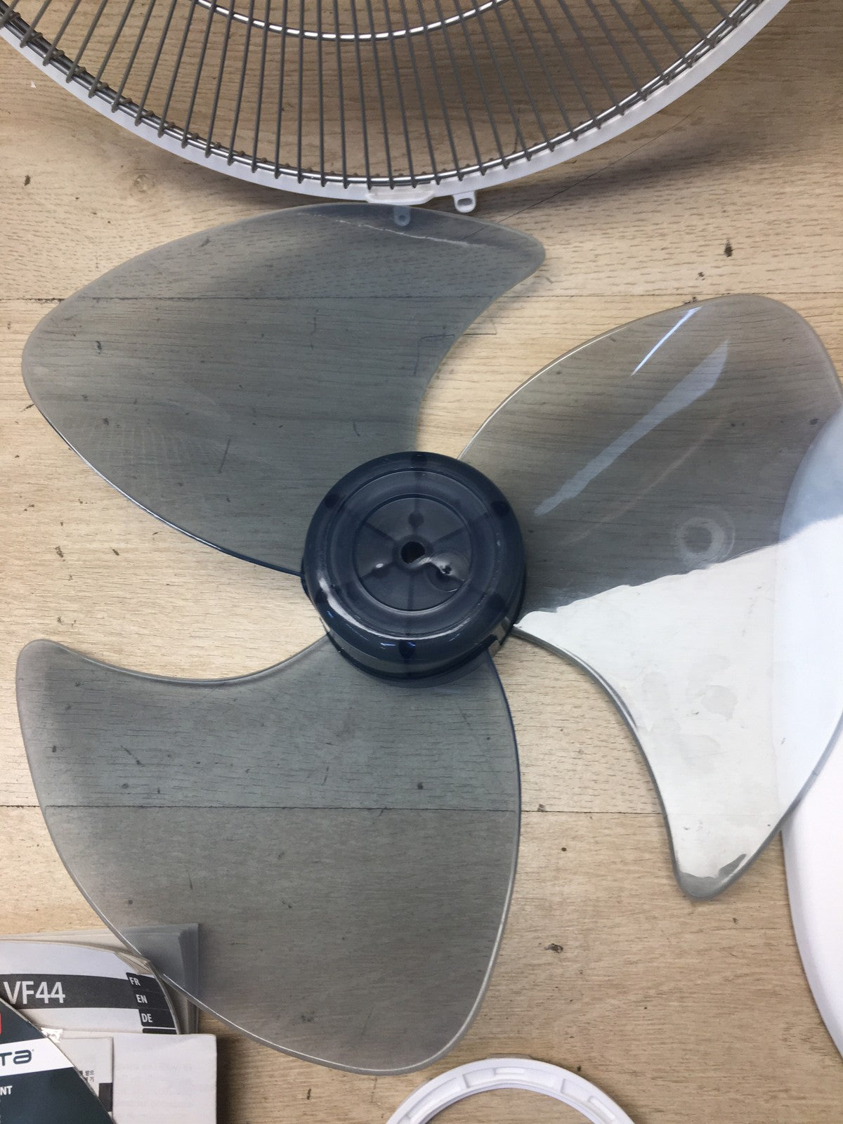 Rowenta Essential VU2330 Tischventilator mit 3 Geschwindigkeitsstufen, I39135