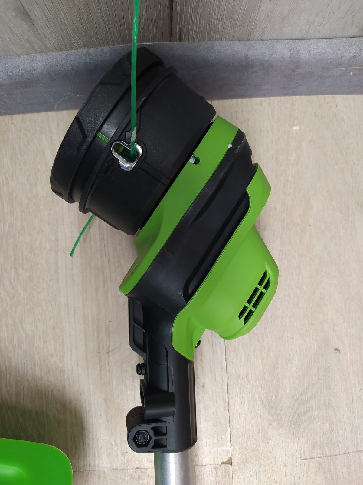 Greenworks Akku-Freischneider GD24X2BCB, ohne Akkus, mit Ladegerät, I38001