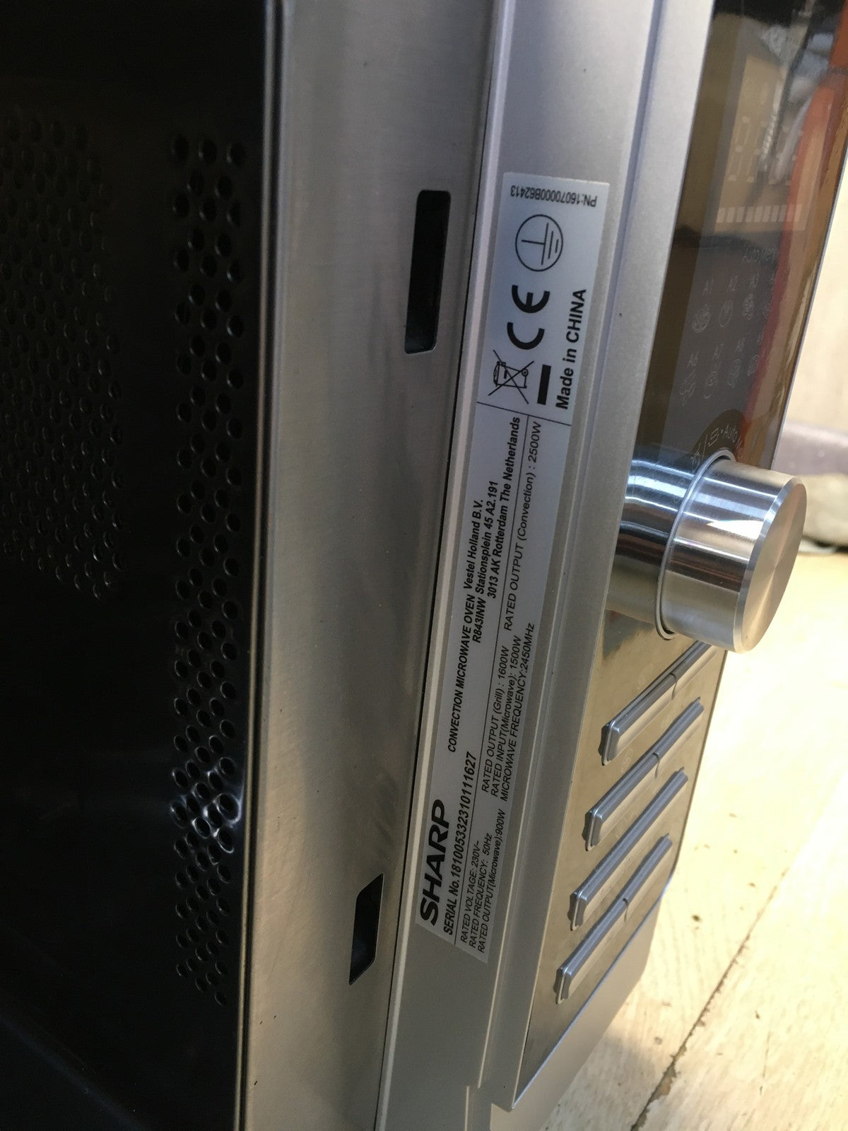 SHARP R843INW Mikrowelle 25 L, 900 W, I38994