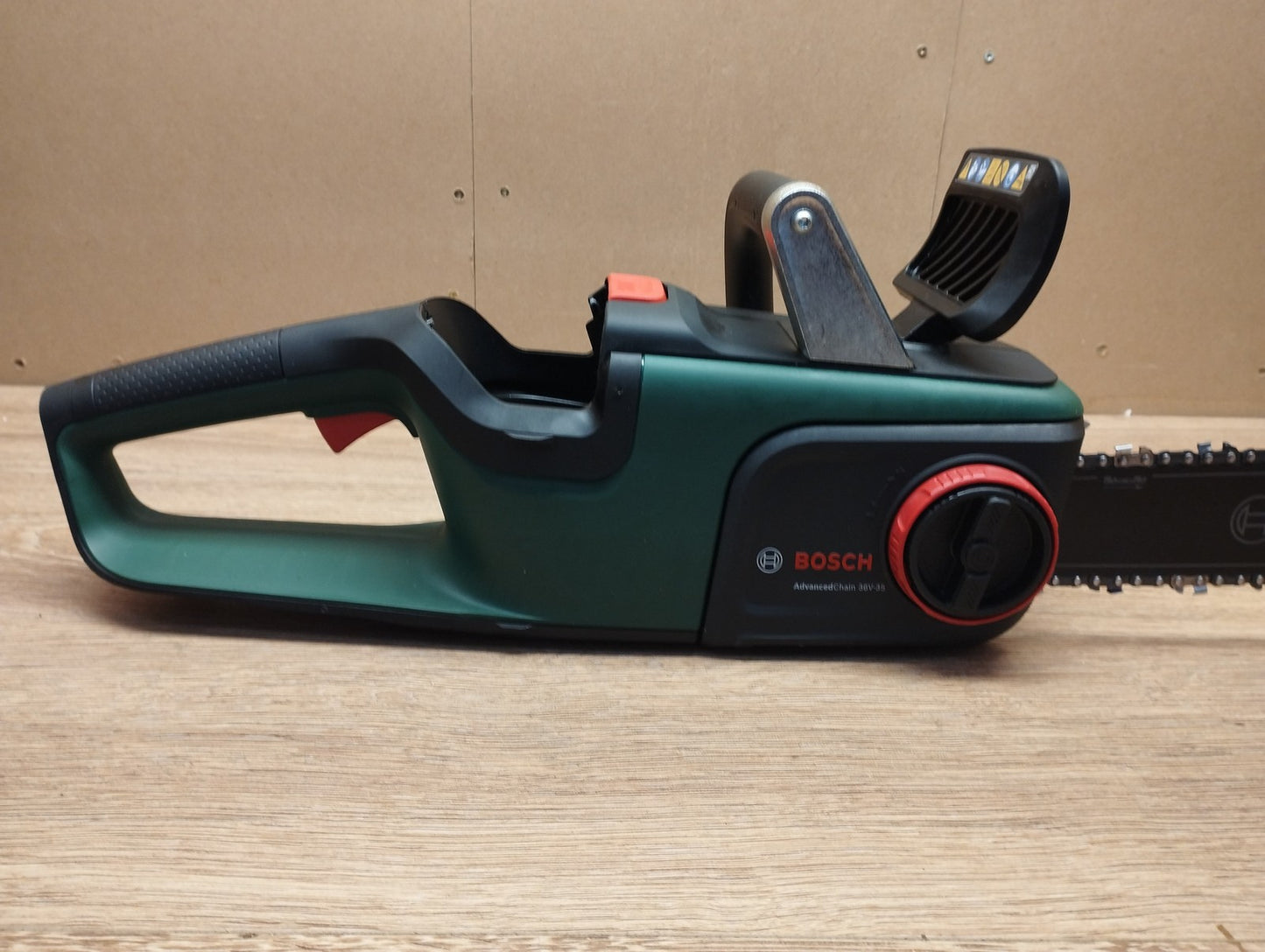 Bosch Akku-Kettensäge AdvancedChain 36V-35-40 Solo, I39924