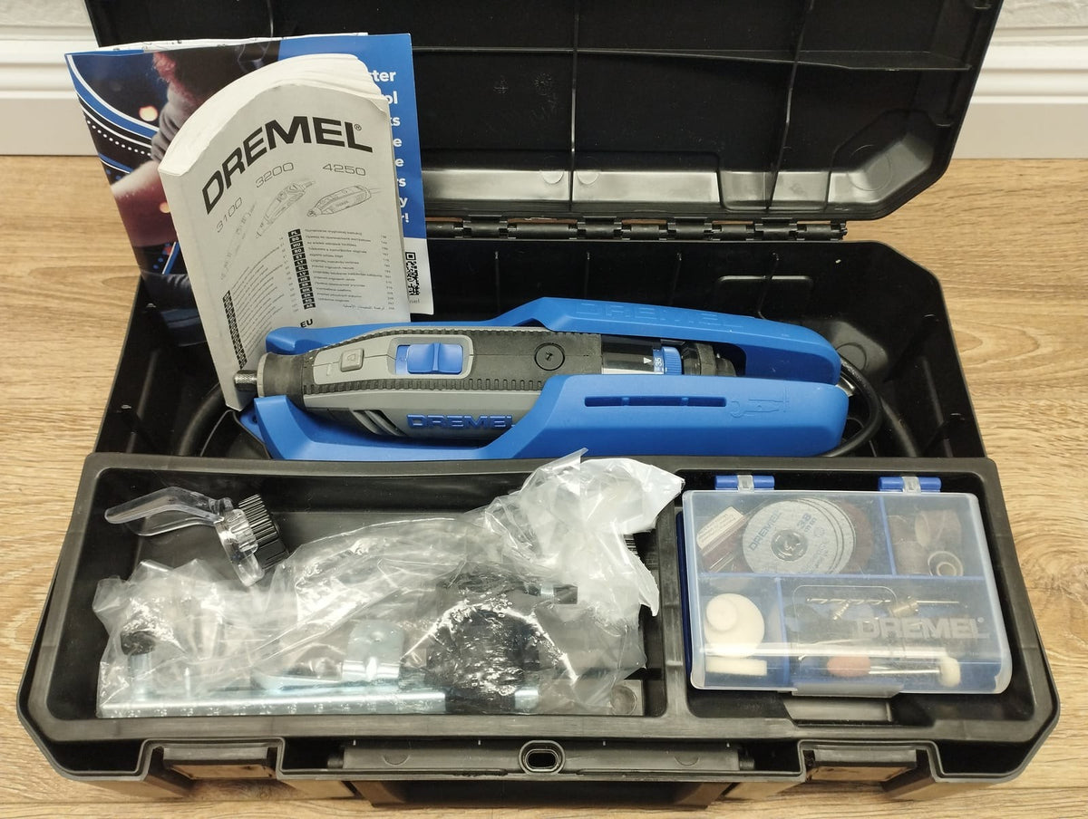 Dremel 4250 Rotationswerkzeug mit 3 Vorsatzgeräten und Zubehörset