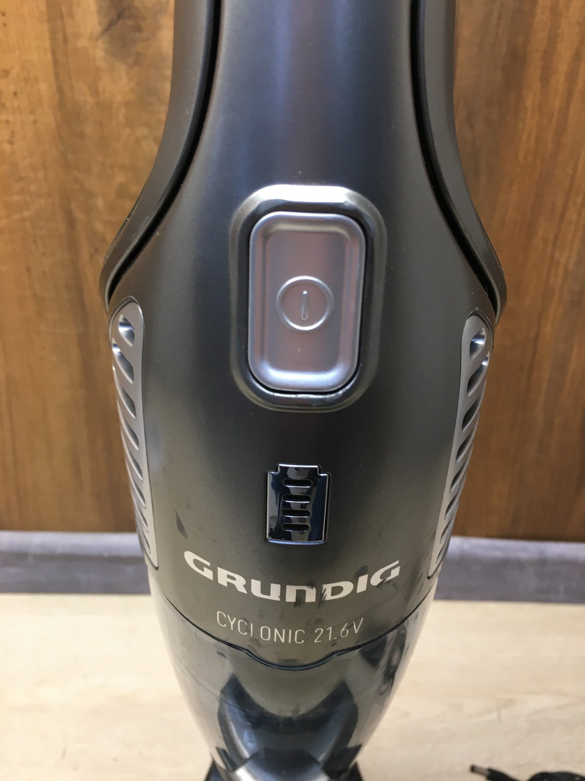 Grundig GMS2500 2 in 1 Akku-Stab-/Handstaubsauger VCH 9832, I36231