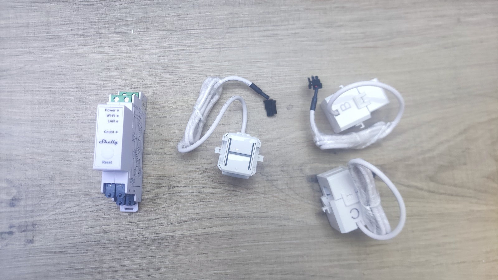 SHELLY Pro 3EM WLAN-Stromzähler, 3x120A Klemmen, I38024