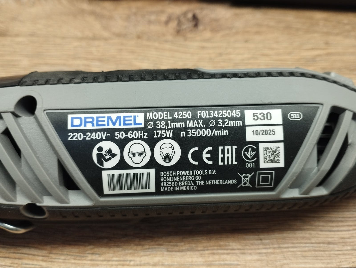Dremel 4250 Rotationswerkzeug mit 3 Vorsatzgeräten und Zubehörset