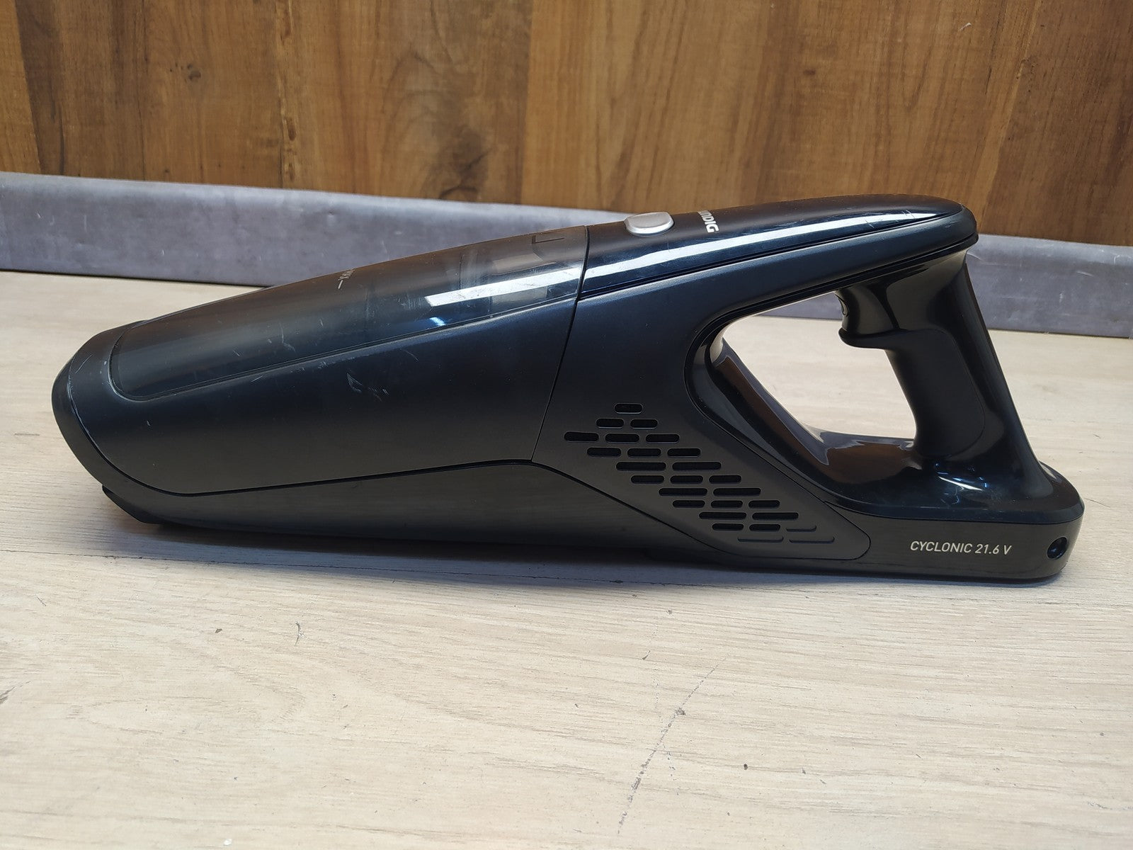 Grundig VCH 9932 Akkustaubsauger 2 in 1, 21,6 V, I36558