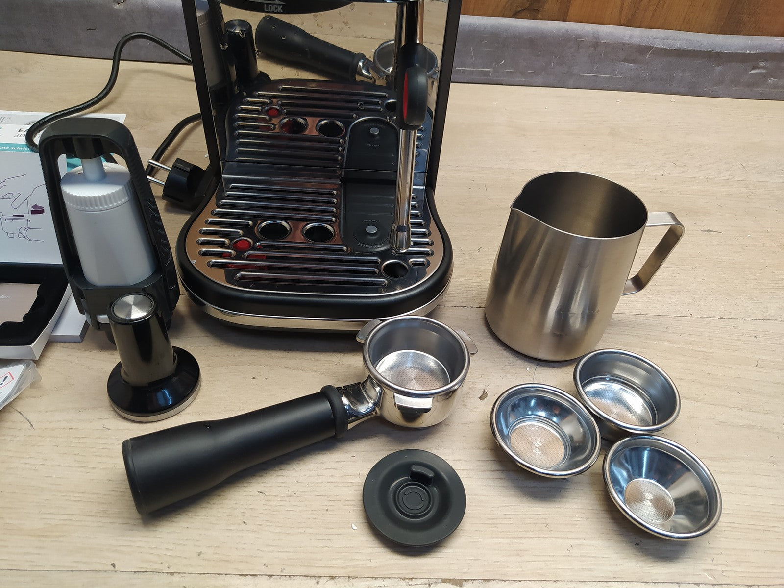 Sage SES500 BST Kompakte Kaffeemaschine mit Milchaufschäumer, I37619