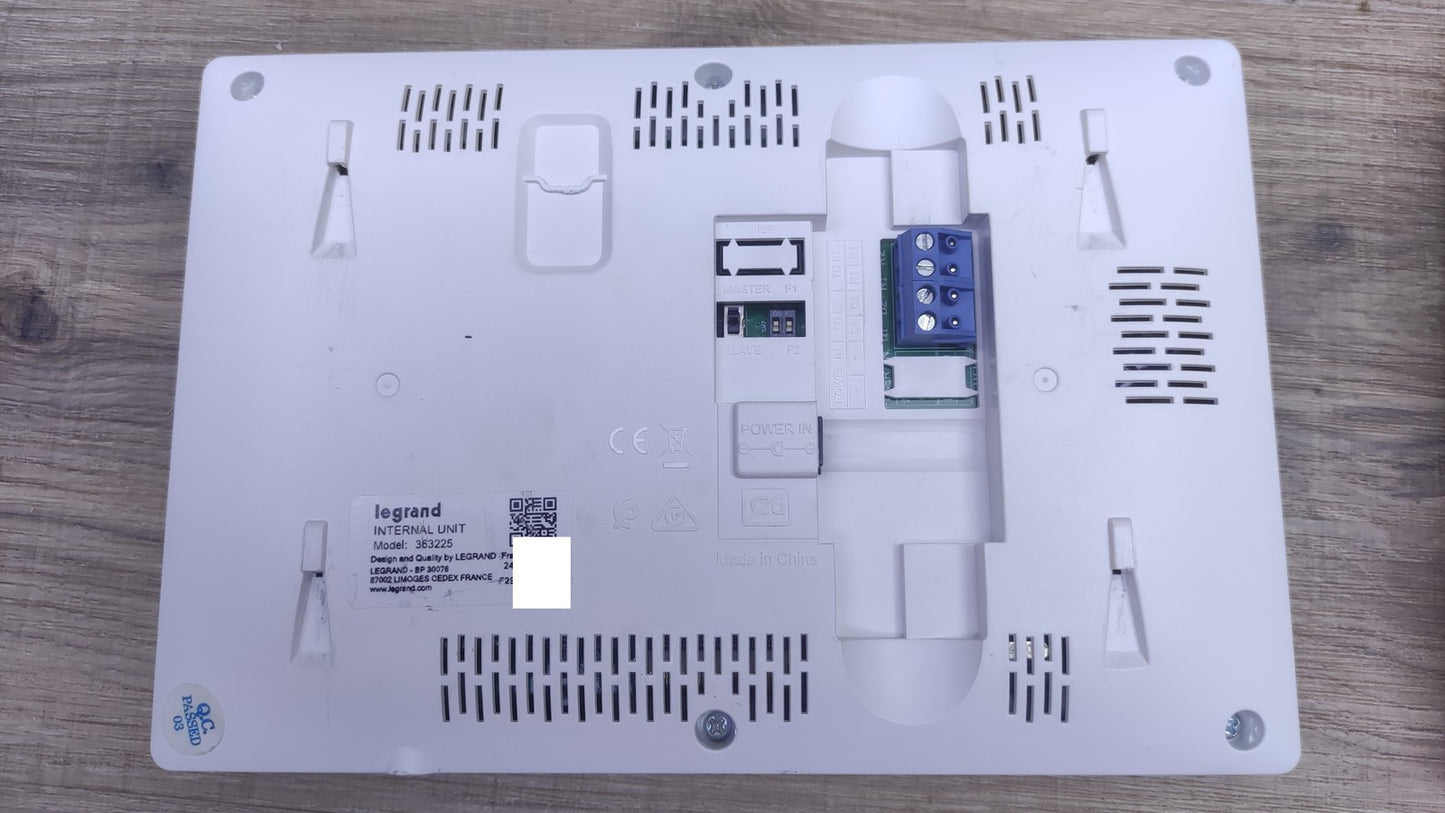 Legrand EASYKIT Essential Video-Türsprechanlage 367915, 7"-Farbmonitor, I38941