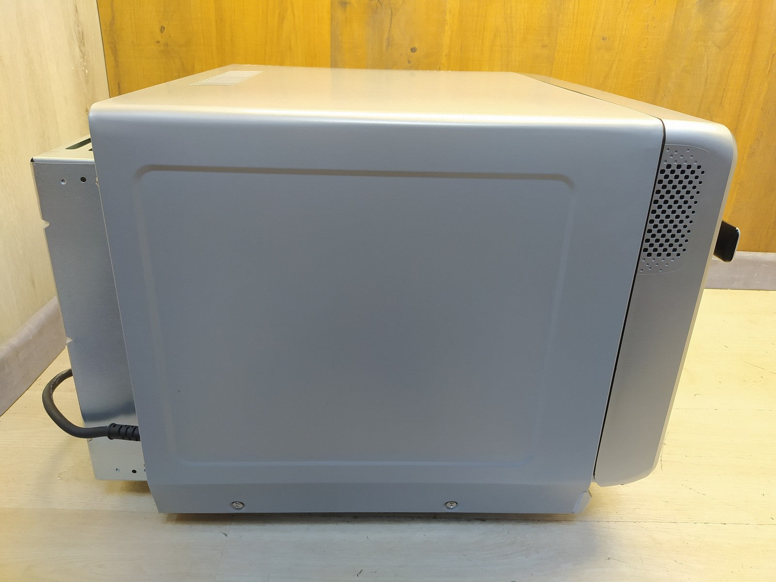 Bauknecht MW 179 IN Mikrowelle mit Grill und Heißluft 2200 W 33 L, I39023