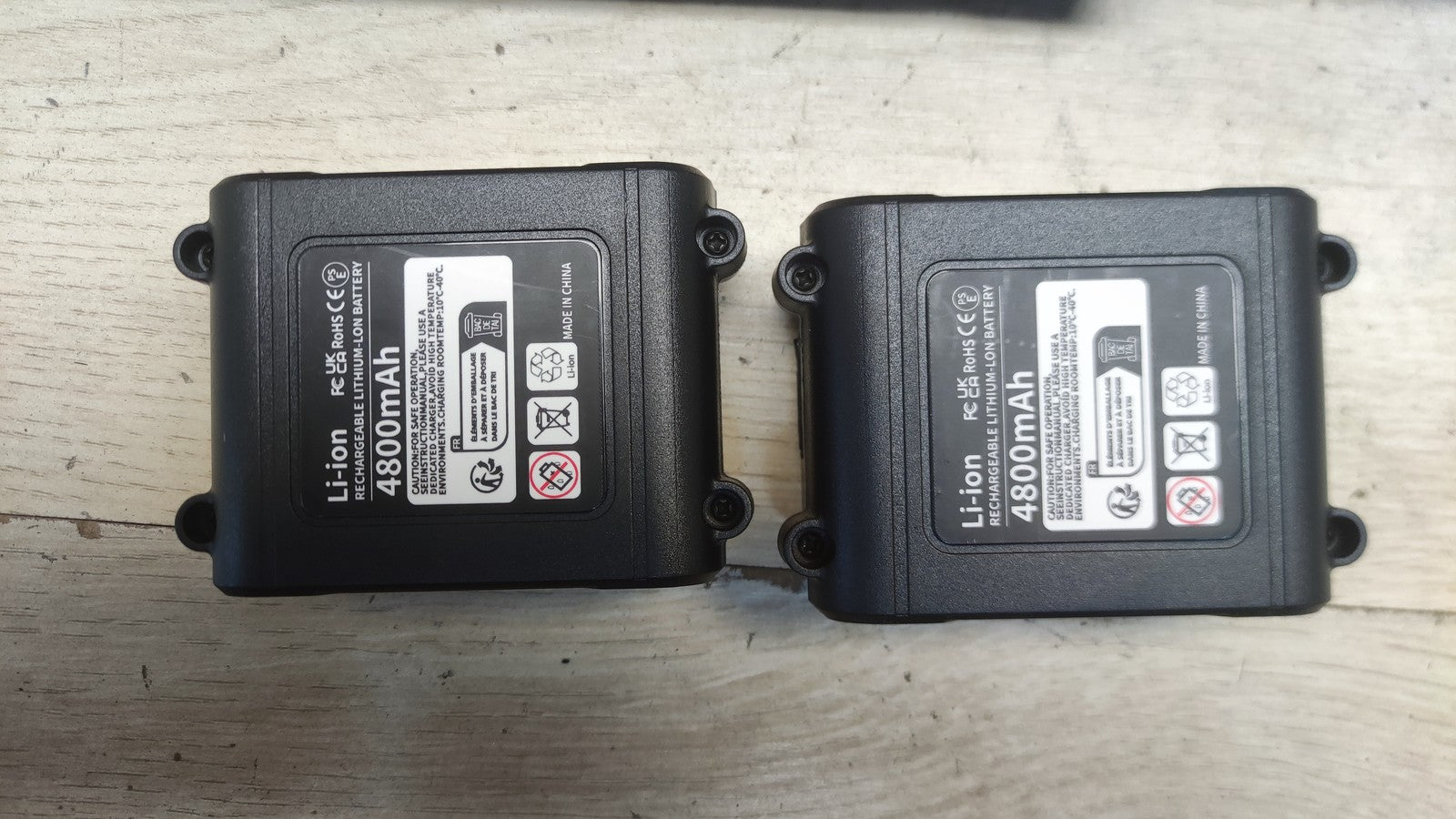 Vahlbeste SPY Kreuzlinienlaser mit Stativ, mit 2x4800mAh Akku, I38035