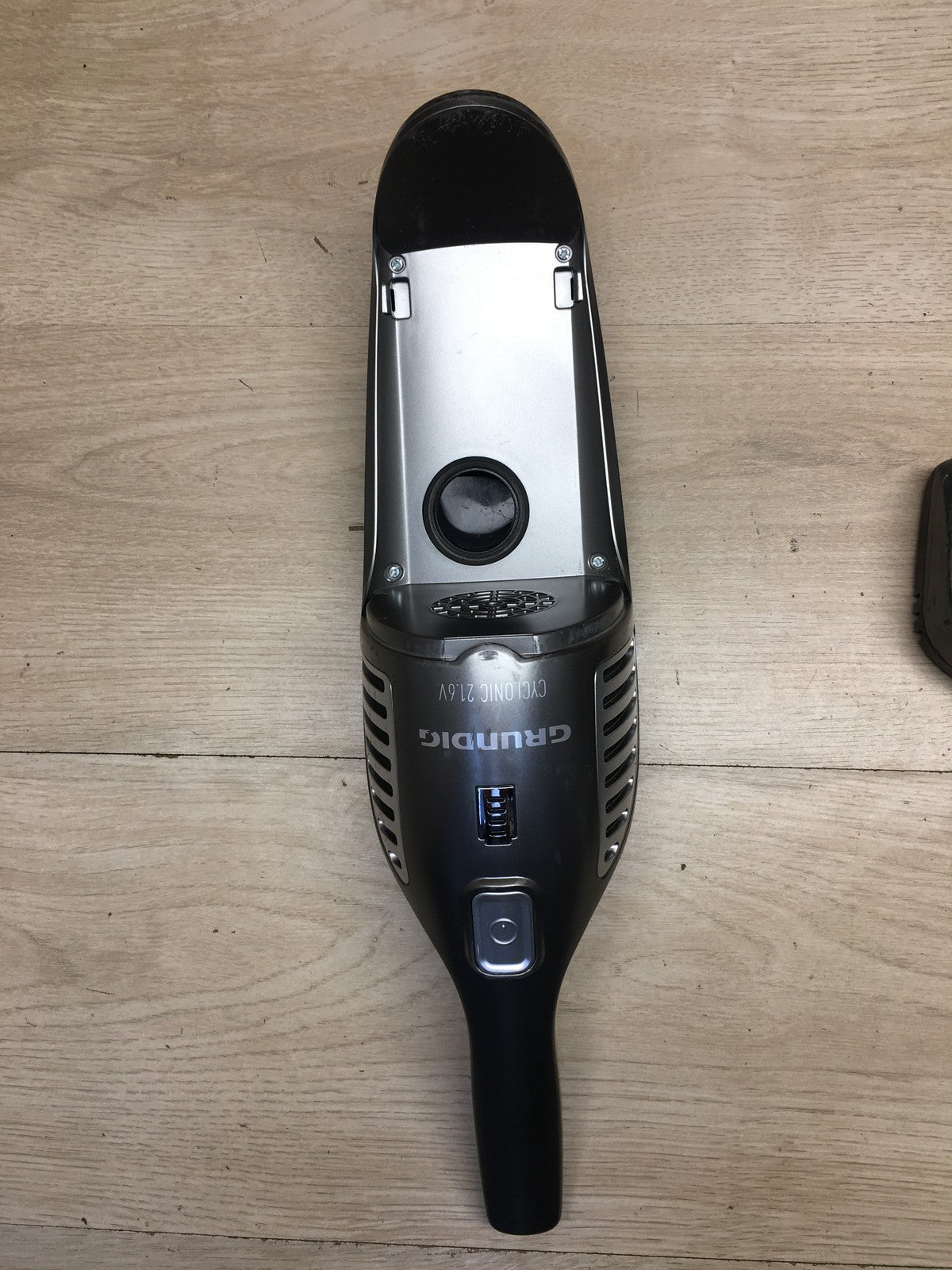 Grundig GMS2500 2 in 1 Akku-Stab-/Handstaubsauger VCH 9832, I36231