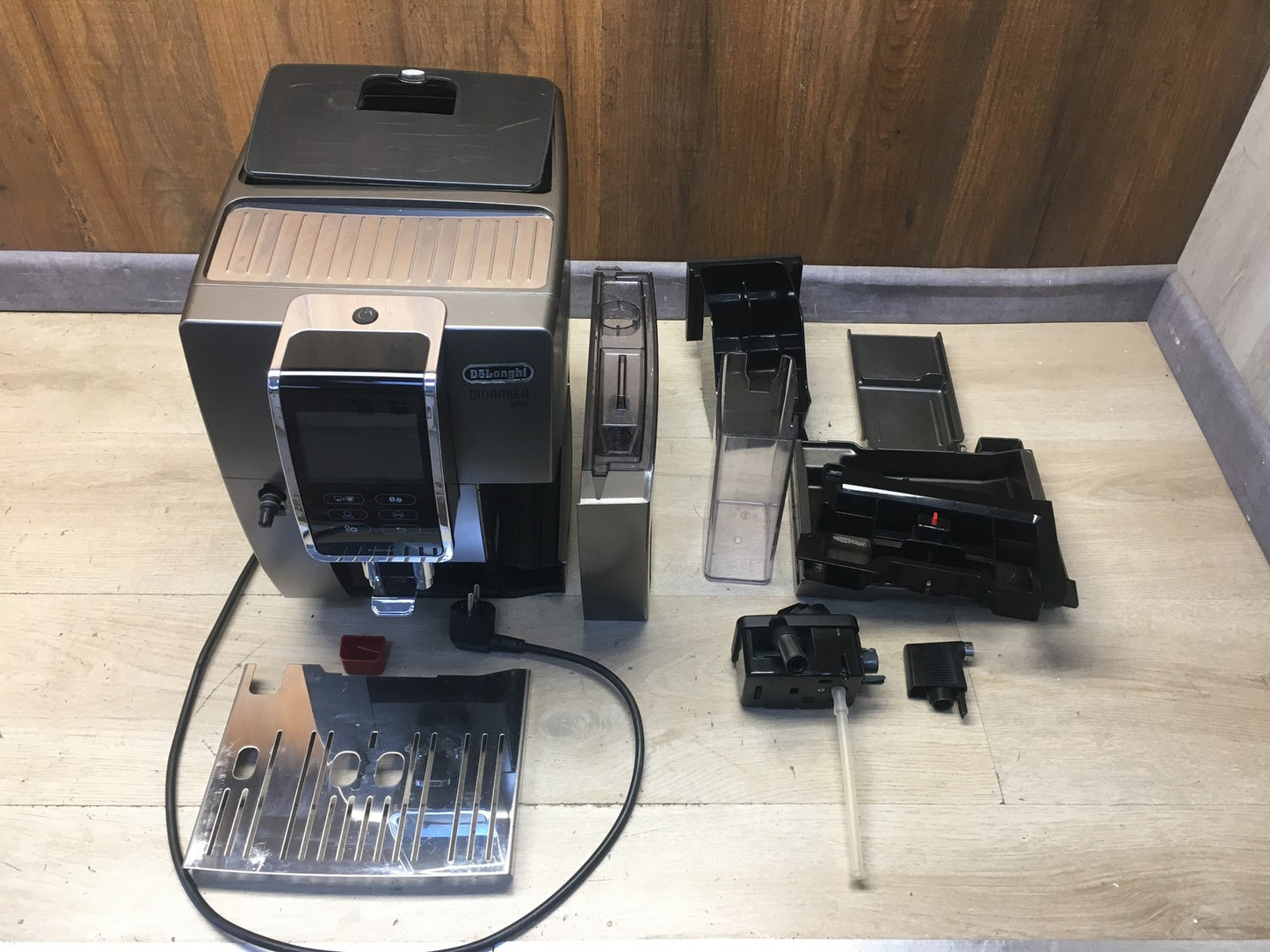 DeLonghi Dinamica Plus Kaffeevollautomat ECAM370.95.T, I38999