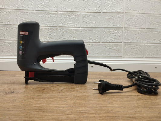 Novus Elektrotacker J-165, rückschlagarmer Universal-Tacker