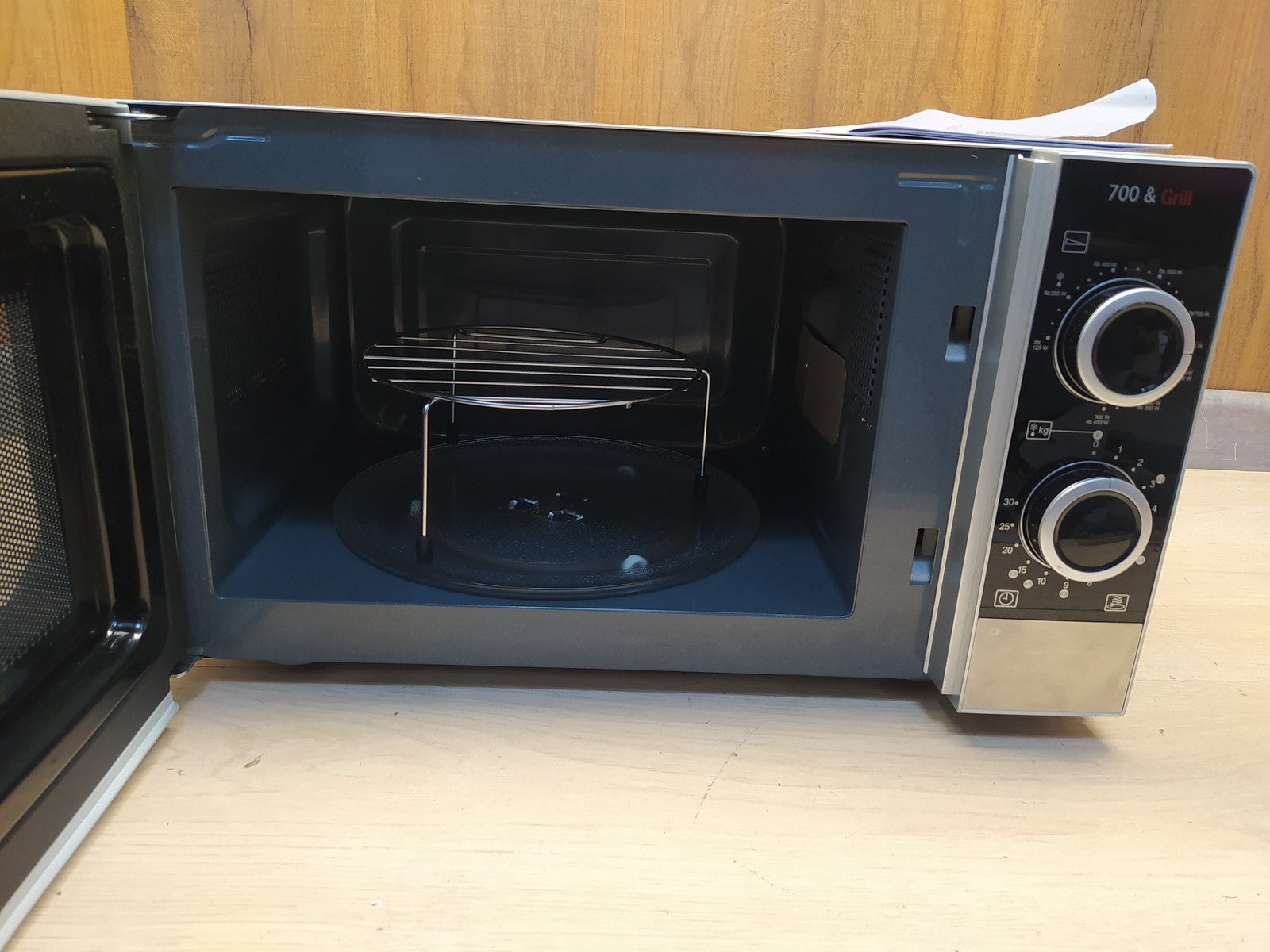 SEVERIN MW 7874 Mikrowelle mit Grill 700 W, 9 Automatikprogrammen, I36421