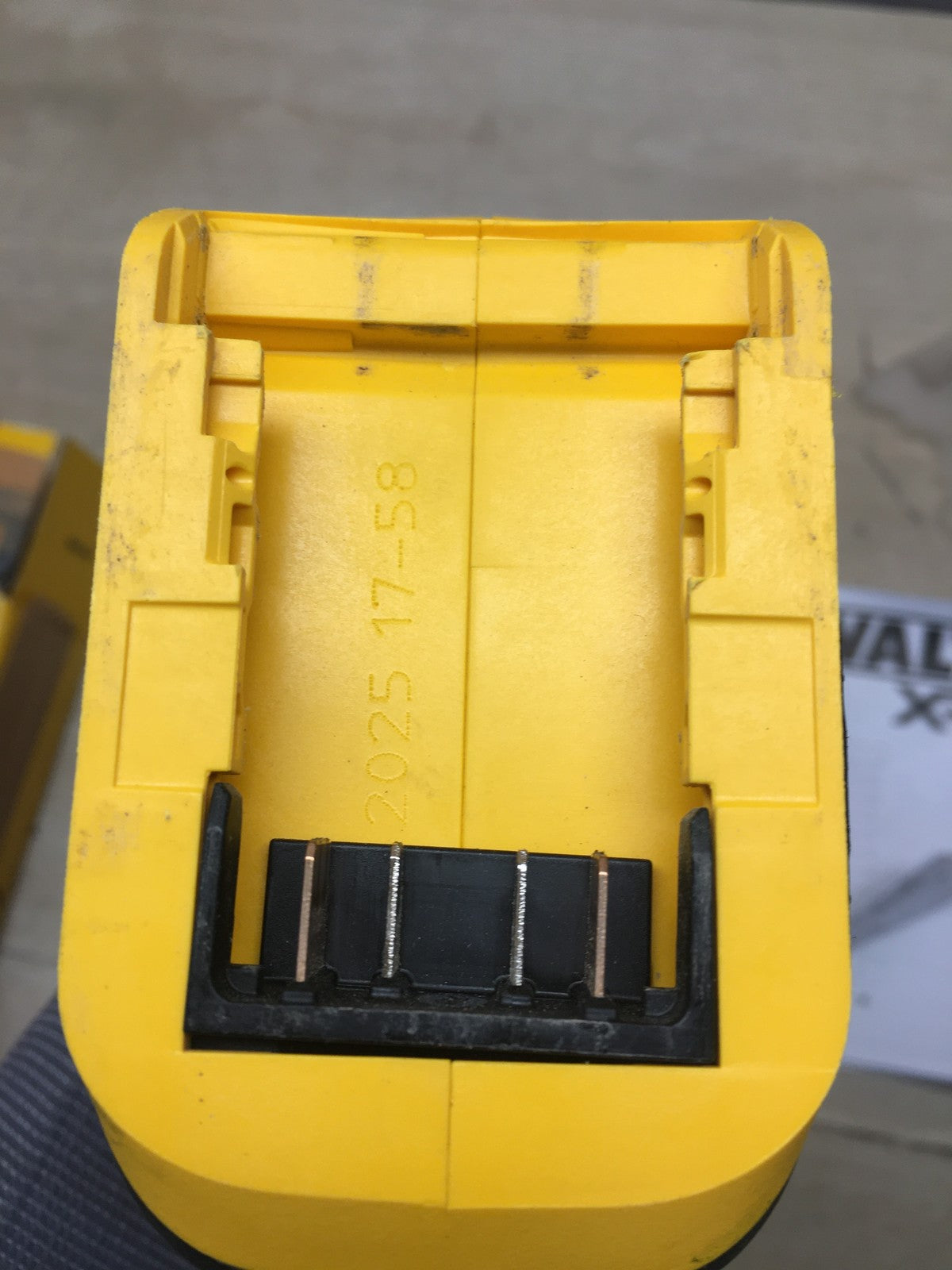 DEWALT Akku-Astschere DCMPP568 Solo (18V, 38 mm Schnittkapazität), I41025