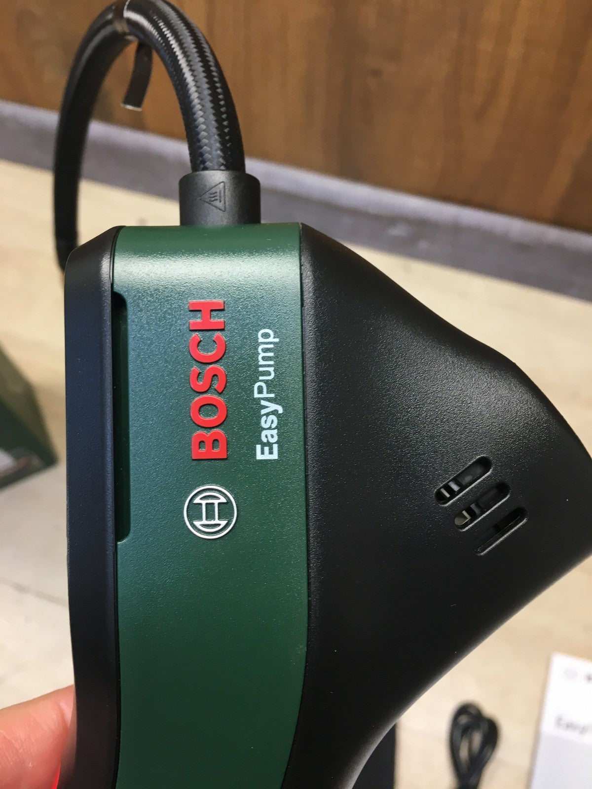 Bosch EasyPump Akku-Druckluftpumpe (3,0 Ah Akku, 3,6 V), I38595